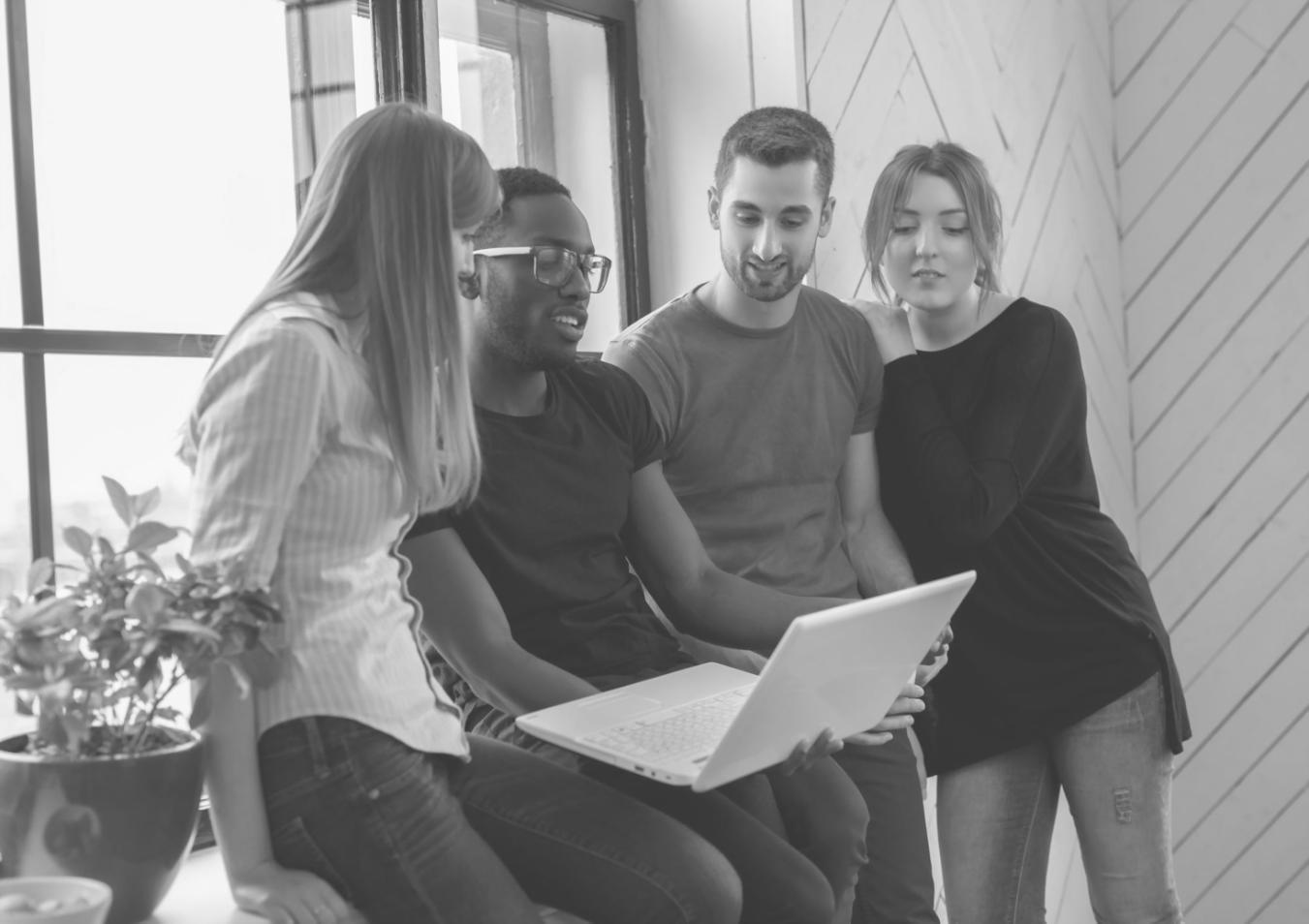 Personne travaillant sur un plan financier personnel